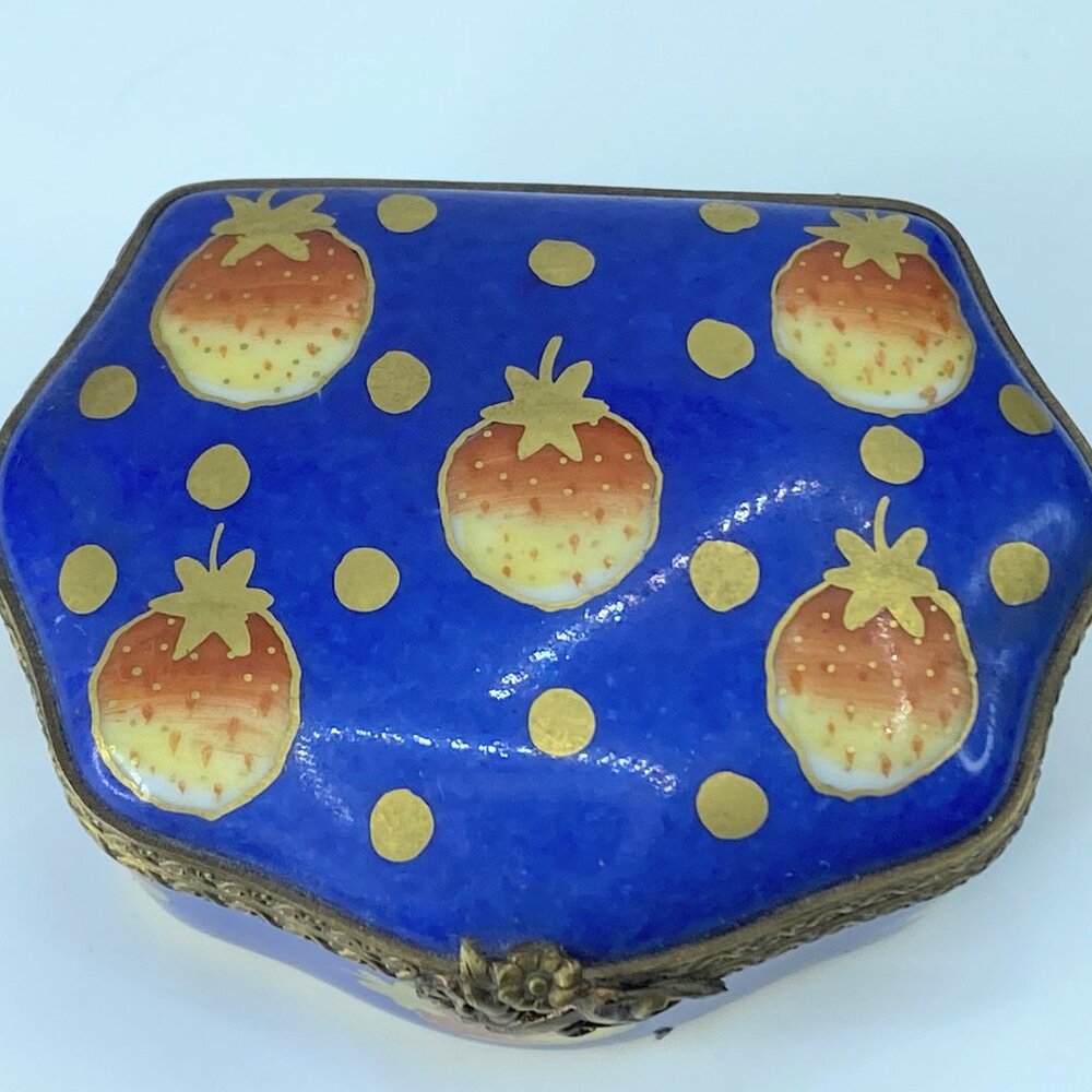 LIMOGES Gilt Porcelain Strawberry Pill Box France A26